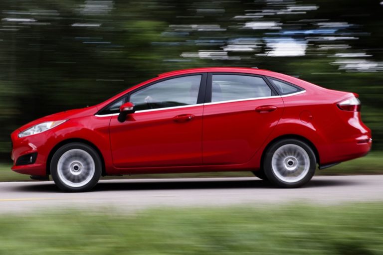 2015_Ford_Fiesta_S_4dr_Sedan_16L_4cyl_5M_3718563