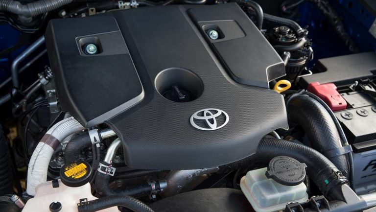 Toyota_HiLux_2015-Revealed-(16)