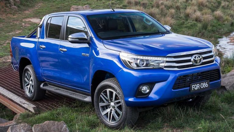 Toyota_HiLux_2015-Revealed-(17)