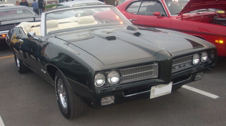 '69_Pontiac_GTO_Convertible_(Centropolis_Laval_'10)