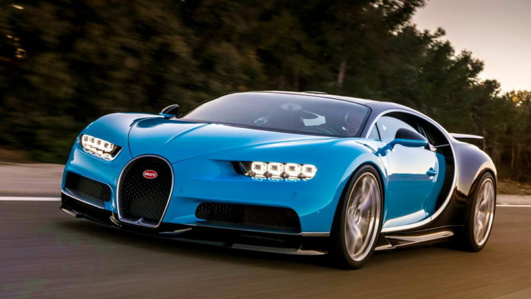 Bugatti-Chiron-Driving