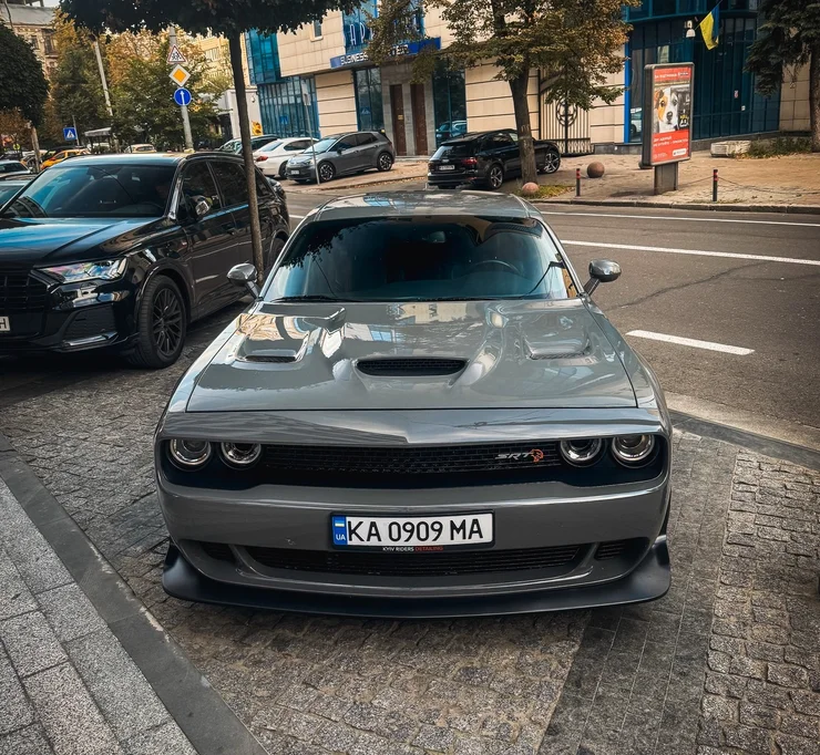Справжній маслкар на 717 сил: Dodge Challenger Hellcat помітили в