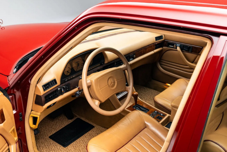 ㊙️ H Унікальний Mercedes-Benz W126 1983 року з тюнінгом AMG виставили