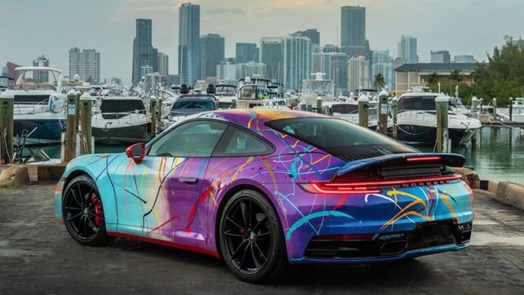 Автомобільний дизайнер розфарбував Porsche 911 у незвичайні кольори (ФОТО)