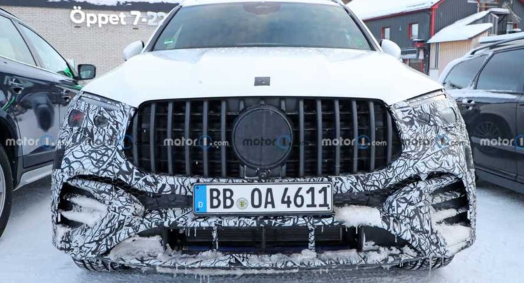Mercedes-Benz GLE 53 проходить випробування у засніженій місцевості (Фото) thumbnail